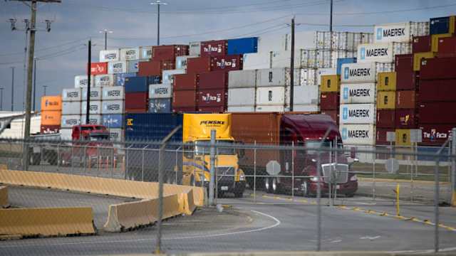 California’s Economy Is Outgrowing Texas and Florida — Even With Tariffs Squeezing Trade